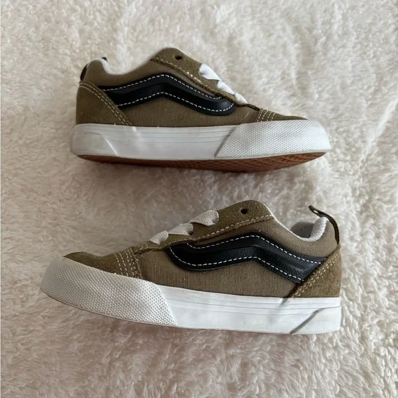 Vans Toddler Knu Skool Sneakers in Tan and Black - Picture 5 of 8